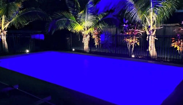 2 Cottages Rented Together, Amazing Heated Pool, Near Beaches