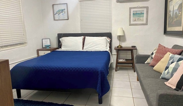 2️⃣ Cozy cabin with WiFi and AC in amazing Miami