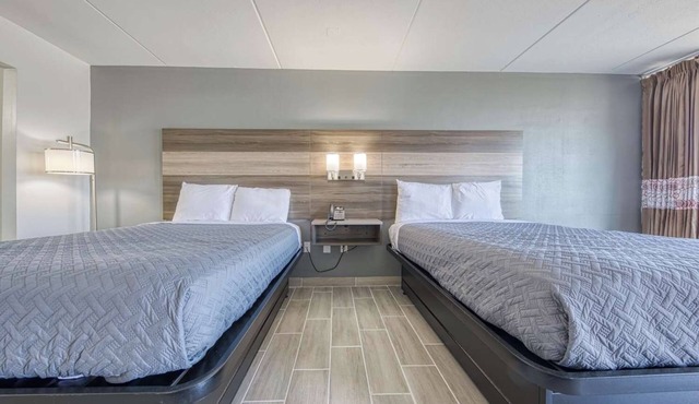 2 Cozy Rooms off Hwy 27 w/Outdoor Pool, Free Breakfast - Near Big South Fork