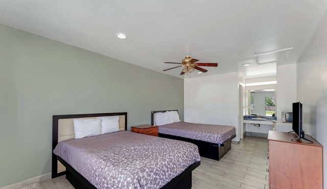 2 Cozy Rooms Offering Free Breakfast & Easy Access to Local Attractions