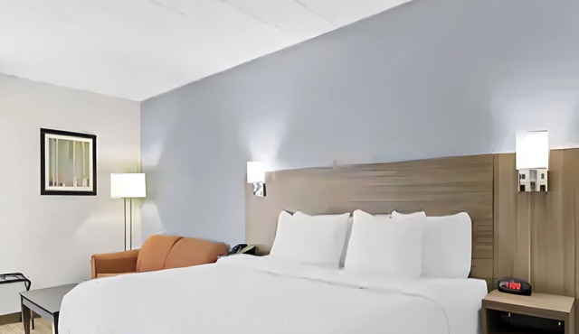 2 Cozy Rooms in Cranberry Township with Easy Access to Pittsburgh Attractions