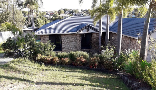 2 cozy single bedrooms, private bathroom, coffee breakfast, near shopping Malls