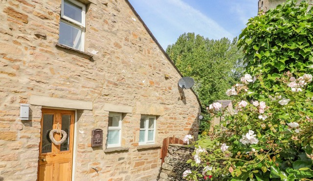 2 CROSS HOUSE COTTAGES, character holiday cottage in Kirkby Lonsdale