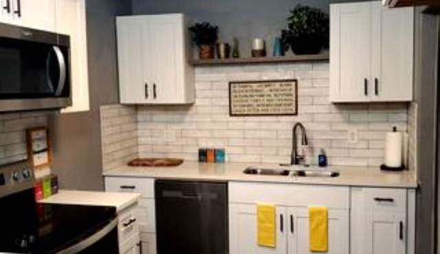 2 Cute Cottage - 2 bedroom with WiFi and AC in lovely Oklahoma City