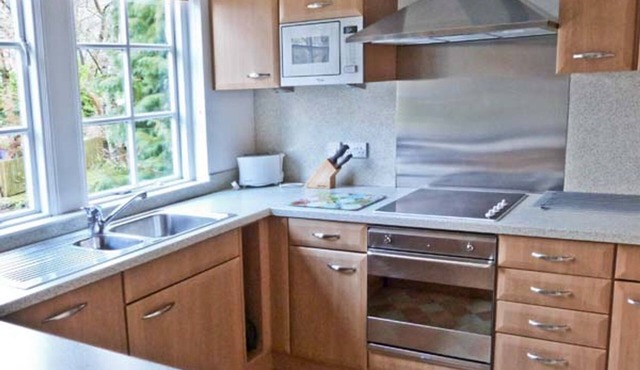 2 DALEGARTH, pet friendly, with a garden in Buckden