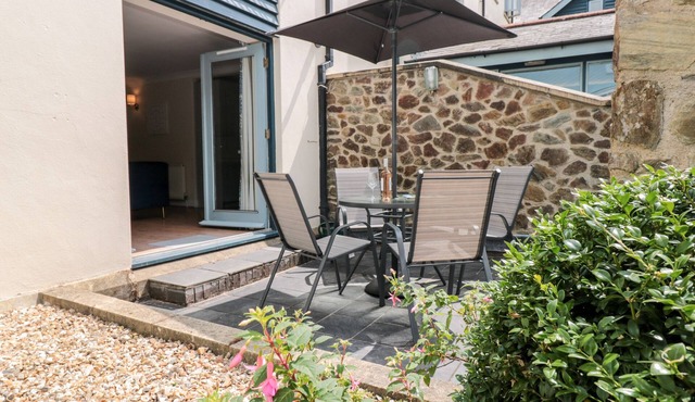 2 DARTMOUTH HOUSE, character holiday cottage in Dartmouth