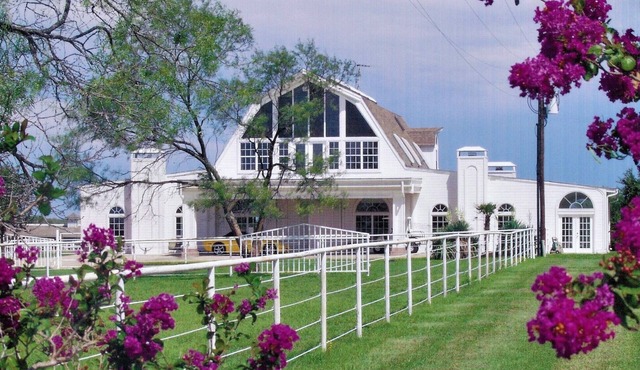2 DAY MIN. STAY Country getaway! Hiking trails, fishing, birdwatching.