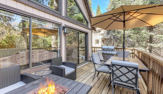 2 Decks! Pet-Friendly Lake Arrowhead Cabin