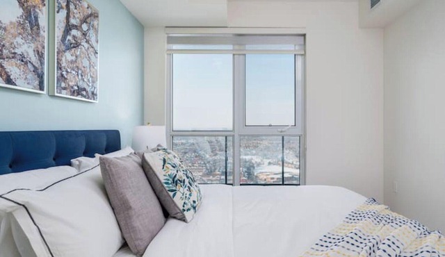 2+Den, 2 Bath, Parking, High Floor with View