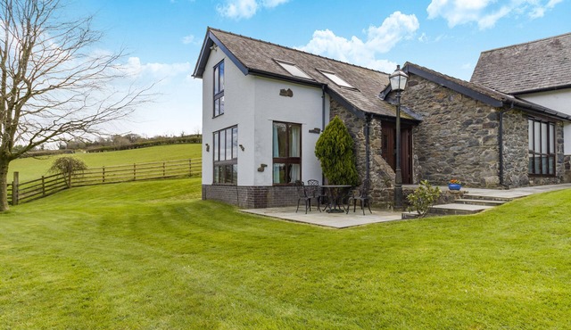 2 Derw Cottages - Two Bedroom House, Sleeps 4