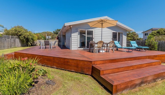 2 Dixon Street, Surf Beach, Pet Friendly Surf Beach Escape