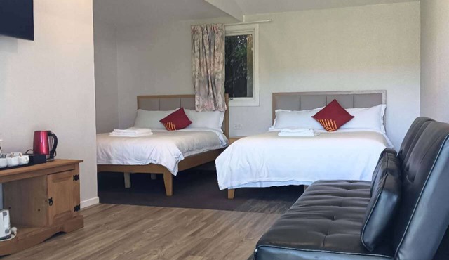 2 double and 1 sofa beds chalet 7D