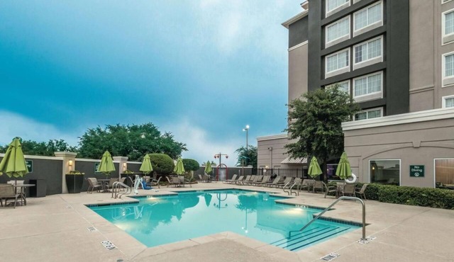 2 Double Beds, La Quinta Inn, Pet-Friendly Haven by AT&T Stadium, 2 Units
