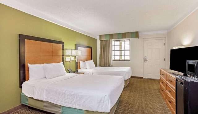 2 Double Beds | La Quinta Orlando Airport West | near Family Fun | 2 Units
