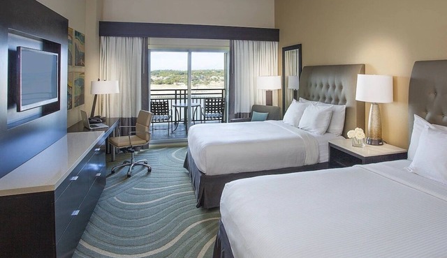 2 Double Queen Units with Lakeview, Outdoor Pool, Free Parking!