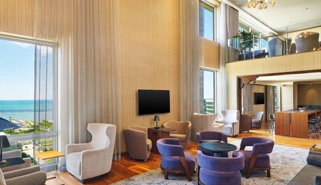 2 Downtown Suites under a mile from Rock & Roll HoF & Stadiums