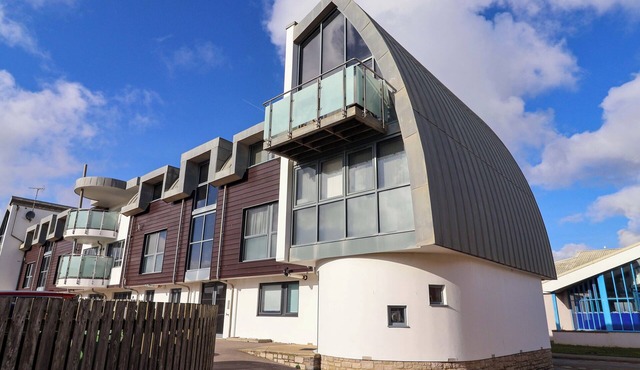 2 DRIFTWOOD, family friendly, country holiday cottage in West Bay