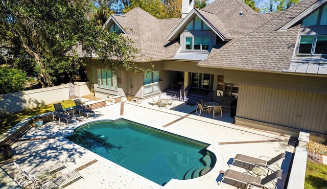 2 Duck Hawk - Sea Pines just a Short Walk to the Beach & Private Pool