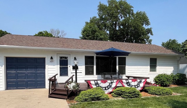 2 E-Bikes & Kayaks included & No Cleaning Fees!