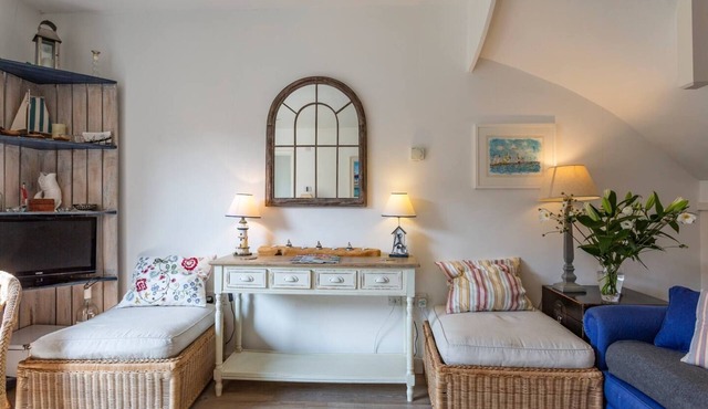 2 Elgin House - a semi detached house that sleeps 6 guests in 3 bedrooms