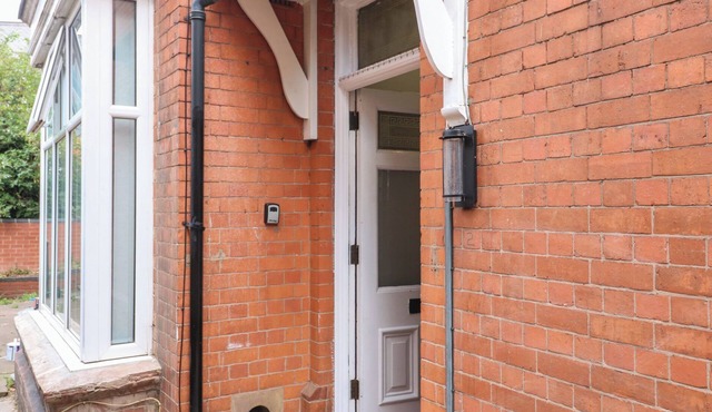 2 EVINGTON ROAD, pet friendly in Leicester