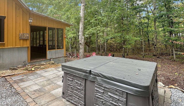 2 Family Cabins each have Hot Tub, Fire Pit & Screened in Porch - 2 miles to Cloudland Canyon Park