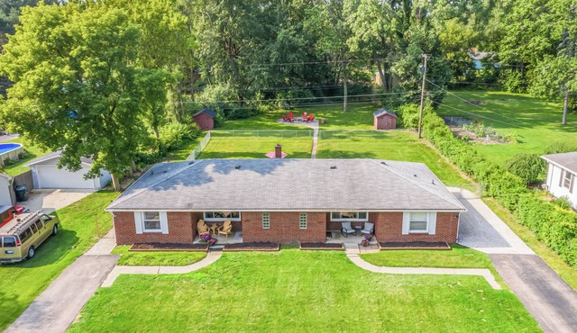 2 Family Duplex Home | Shelby Township | Sleeps 10+
