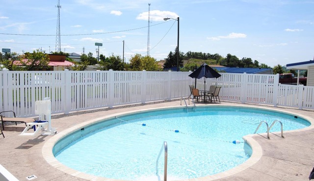 2 Family-Friendly Rooms near Memorial Park | Free Parking & Breakfast