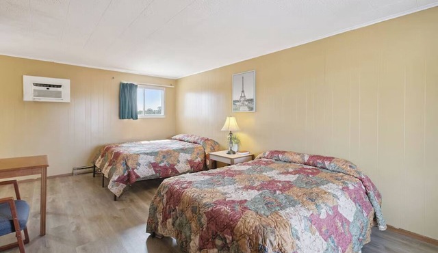 2 Family-Friendly Rooms Near Local Nightlife, Free Parking Onsite