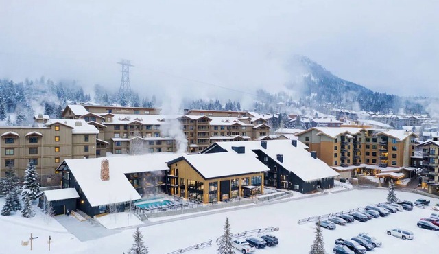 2 Family-Friendly Lodges w/Pool, Hot Tub & Ski Access for Winter Fun