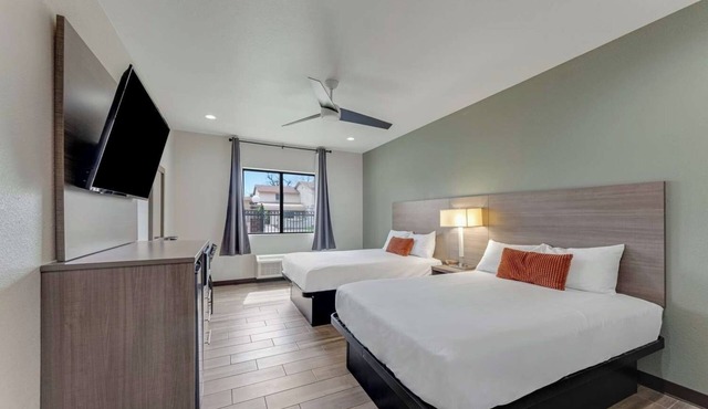 2 Family-Friendly Rooms w/Free Breakfast – Near San Antonio Attractions