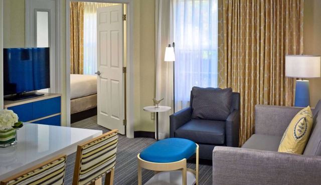 2 Family-friendly Suites W/Kitchen! Minutes to Twin Creek Preserve! FREE Parking