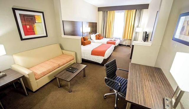 2 Family-Friendly Units Near Airport w/Breakfast | Pool & Easy Park Access