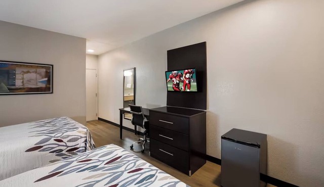 2 Family Rooms Stay with Convenient Comfort Near Shopping and Scenic Attractions