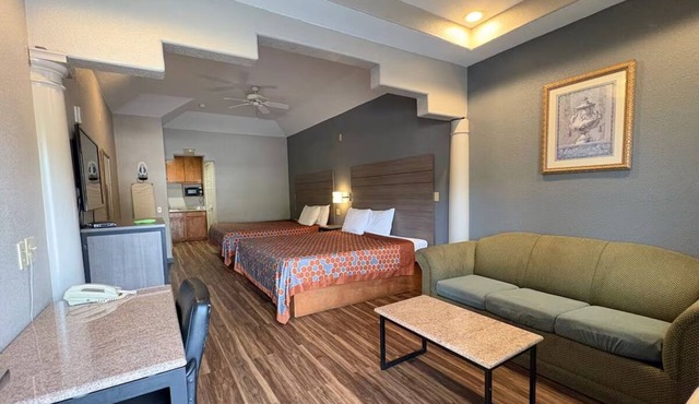 2 Family Rooms w/Kitchenette w/Free Parking, George Bush Airport Nearby