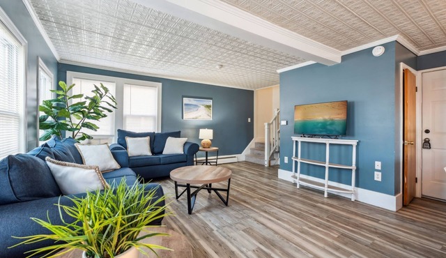 2 Family | Walk to Beach | Parking | Yard