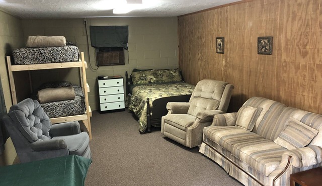 #2 Farm Charm Kitchenette near Wolf Pen trails, alcohol/smoke-free environment