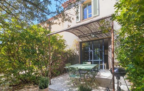 2 Bedroom Cozy Home In Saint-Laurent-De-La-Ca