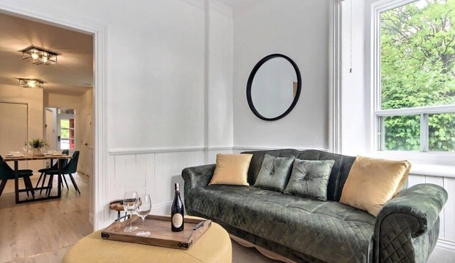 2 Full 2BR Apts | Hot Tub + 4 Parking | 8m Old QC