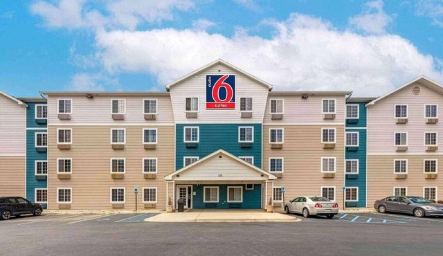 2 Full Beds | Smoking, Kitchen