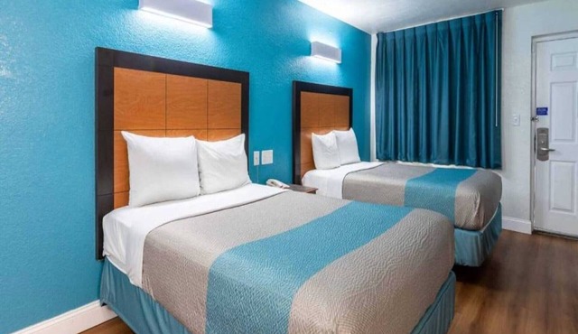 2 Full Beds|Smoking|Micfridge