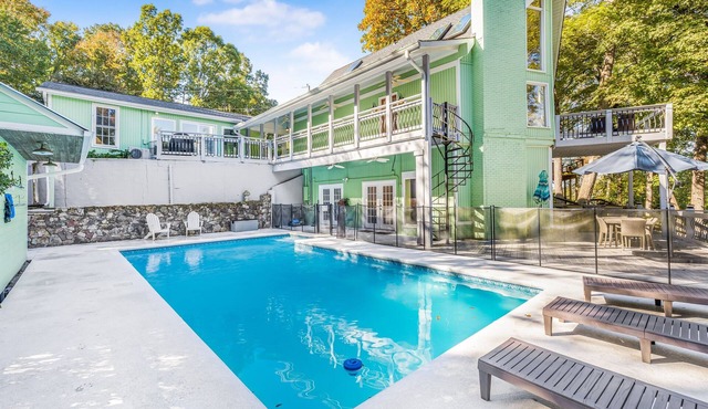 2 Game Rooms, 2 King Suites, Lakeside, Pool