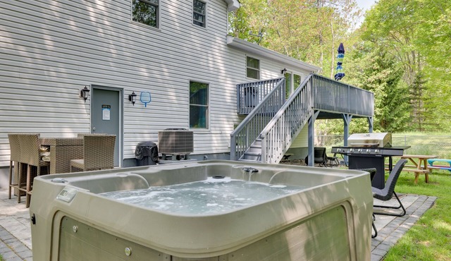 2 Game Rooms! Family Poconos Home 9 Mi to Slopes