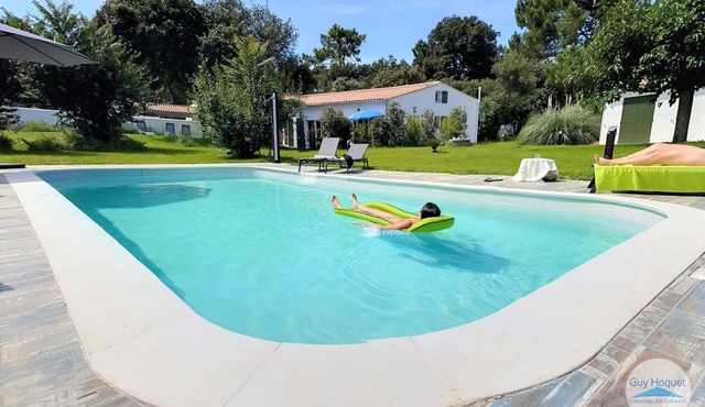 2 gites in a green setting