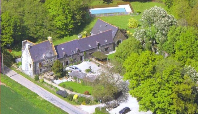 2 gites to rent in a 17th century manor house in Morbihan