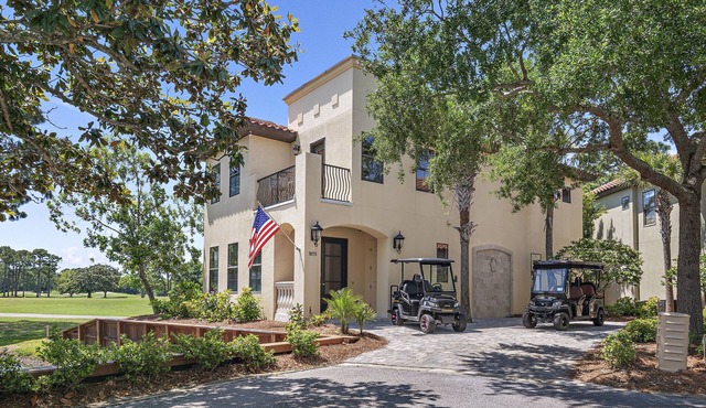 2 Golf Carts ~ Golf Course Views ~ Community Pool