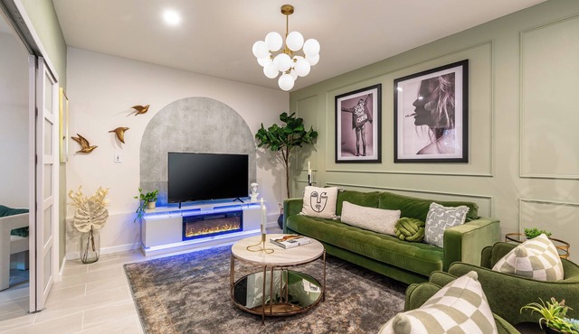 2 Gorgeous Apartments for the Price of 1: Comfy beds, Fireplace, Mountain View