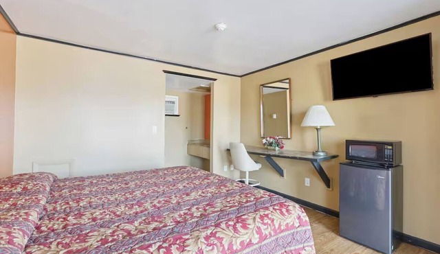 2 Great-Location Rooms w/Free Parking – Ideal for Budget Travelers