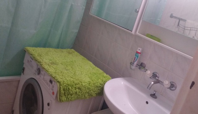 2 guest rooms 10 minutes from the station