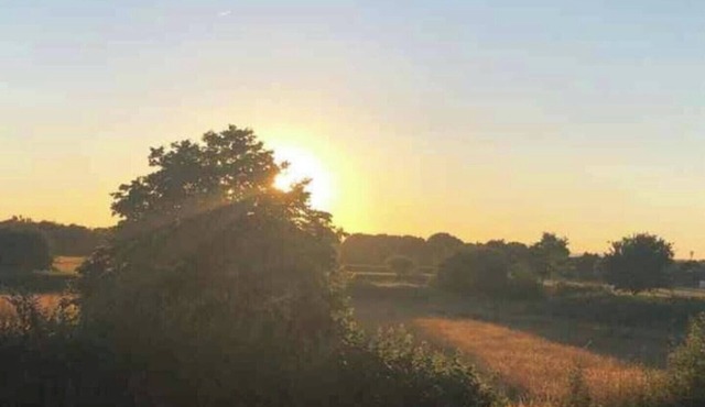 2 Guests - Garden Retreat with Balcony Views